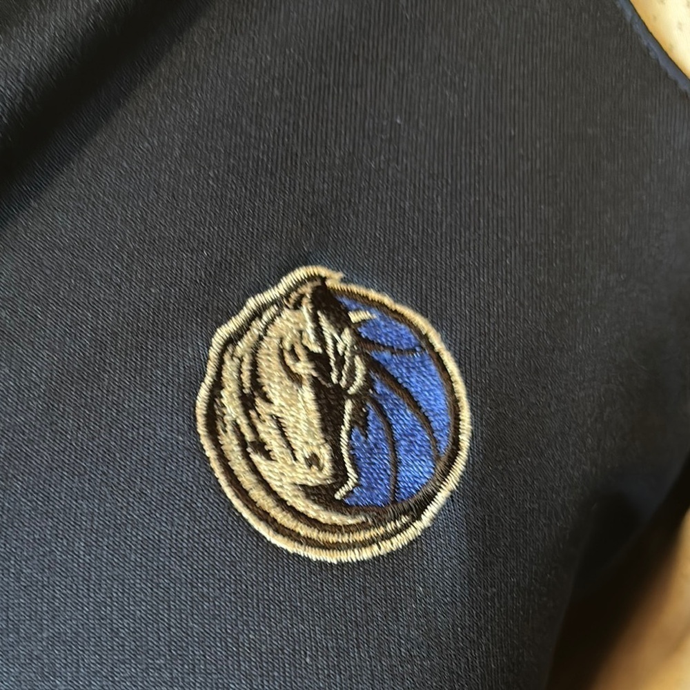 MAVERICKS Women's Navy and White Zip-Up - Picture 2 of 12